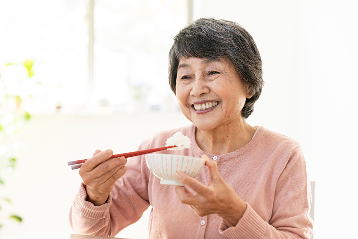 食べ物の味・温度を感じる入れ歯