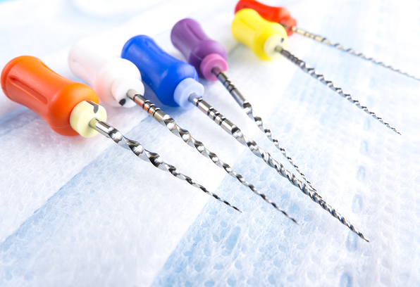 ニッケル・チタンファイルによる根管治療